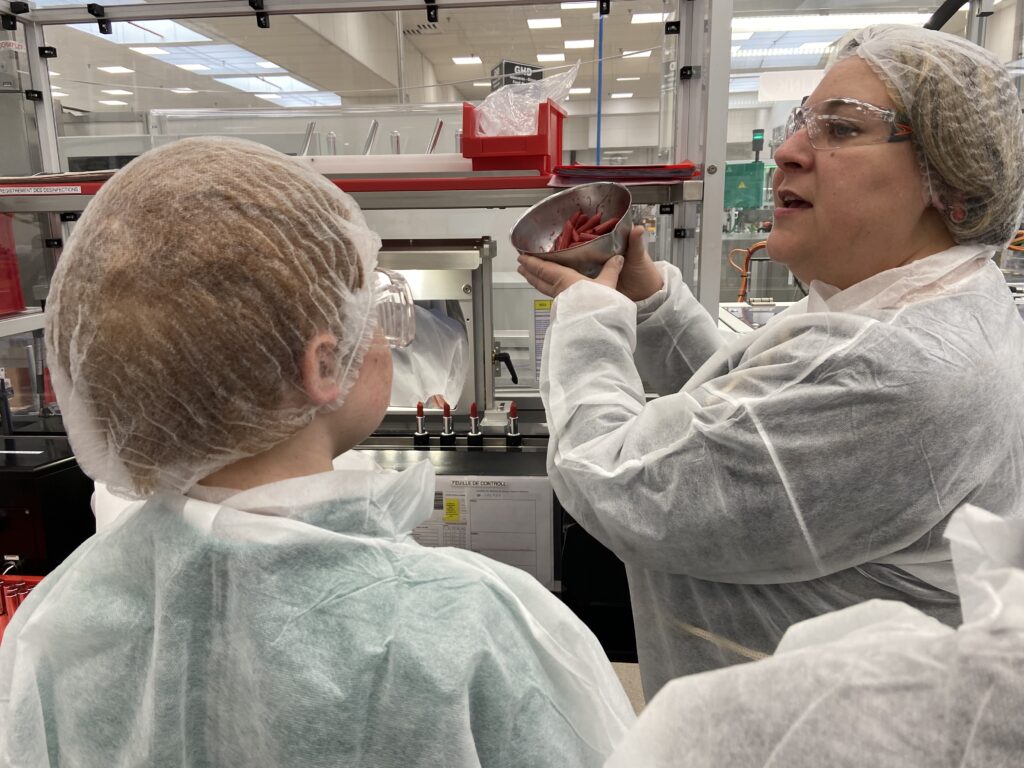 Découverte des métiers pour des jeunes en visite chez LVMH Fragrance Brands  à Beauvais - arpejeh